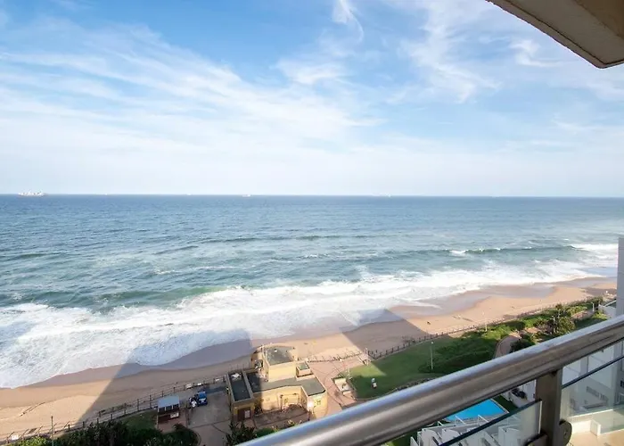 1001 Bermudas Modern 3 Bedroom Beach Front Sea View Apartment