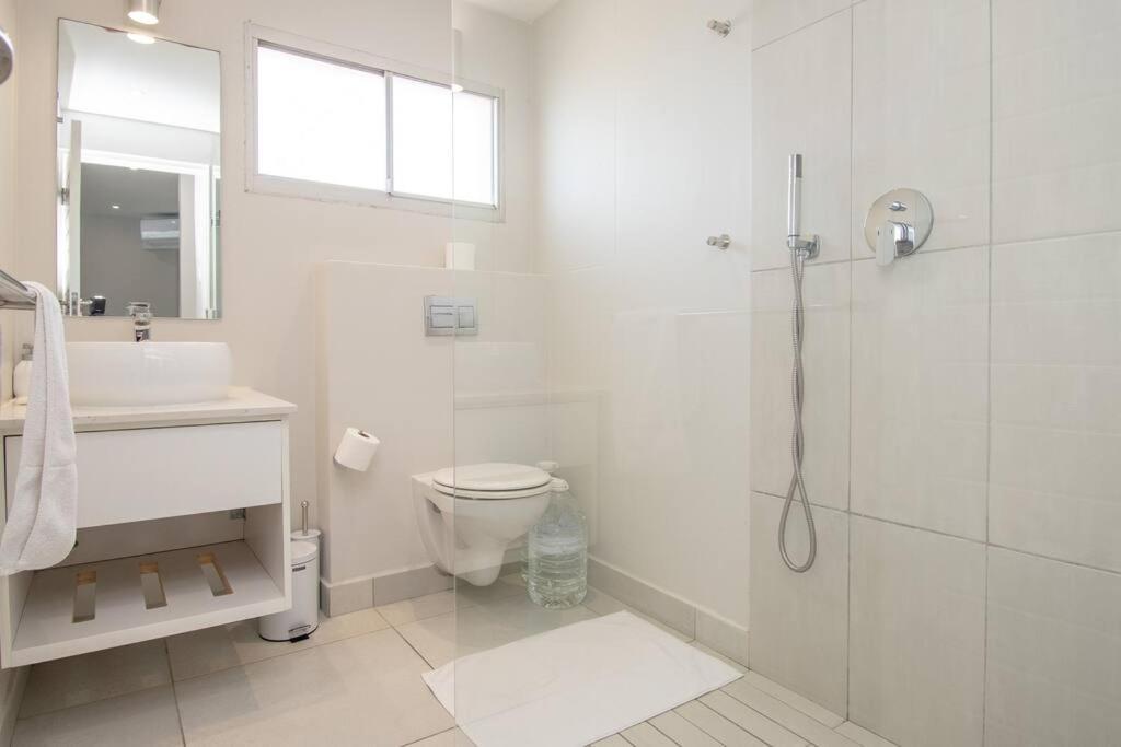 1001 Bermudas Modern 3 Bedroom Front Sea View * Durban