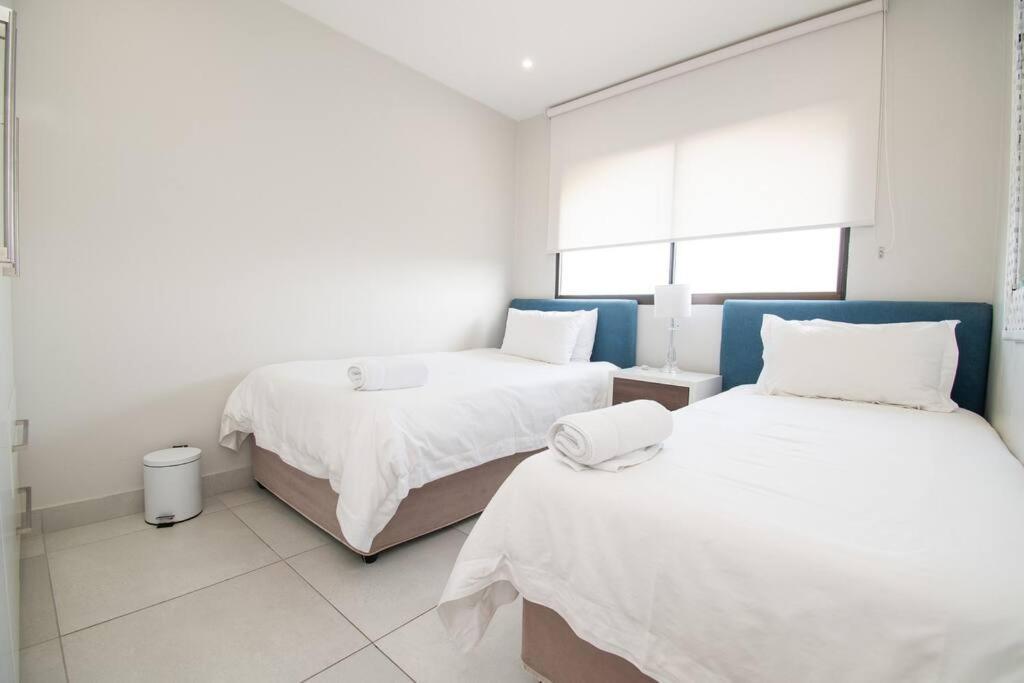 1001 Bermudas Modern 3 Bedroom Front Sea View