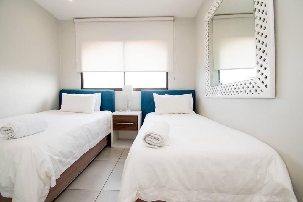 Apartment 1001 Bermudas Modern 3 Bedroom Front Sea View Durban