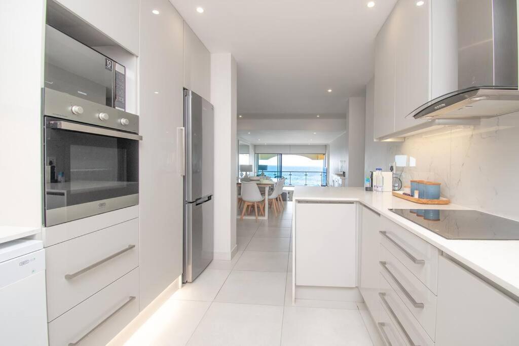 Apartment 1001 Bermudas Modern 3 Bedroom Front Sea View