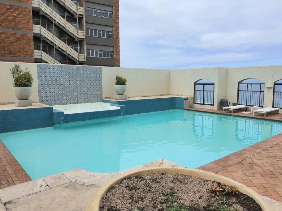 1001 Bermudas Modern 3 Bedroom Front Sea View Apartment Durban