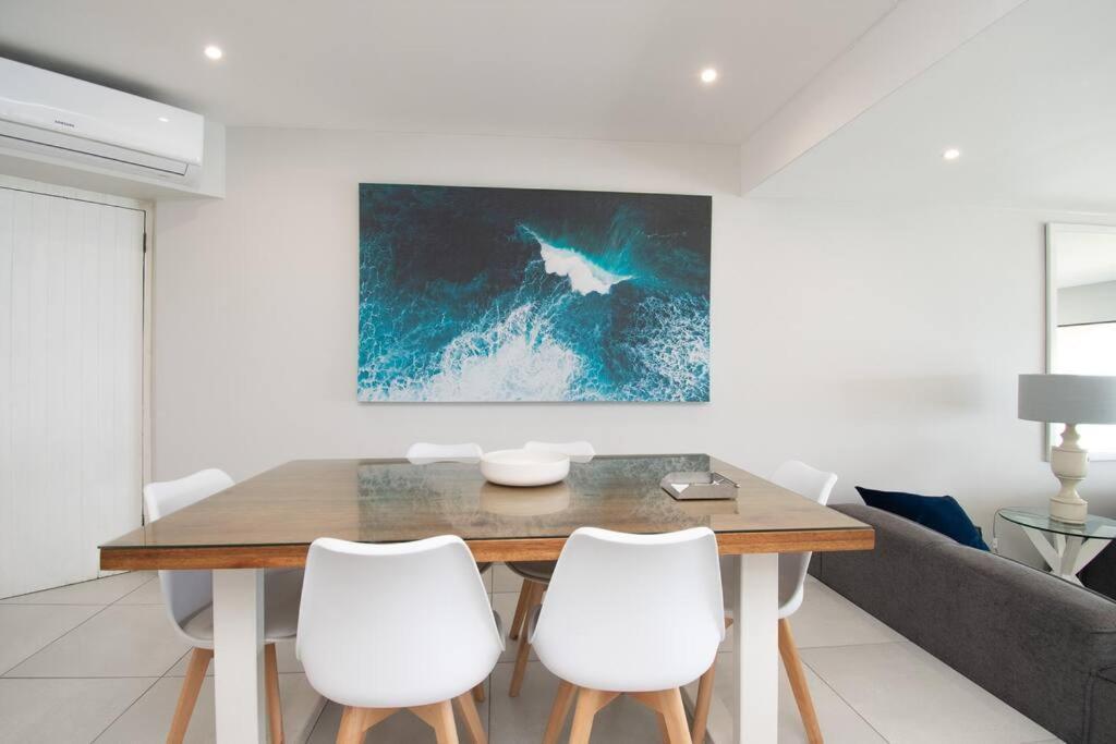 Apartment 1001 Bermudas Modern 3 Bedroom Front Sea View Durban