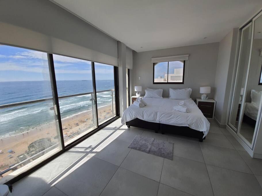 1001 Bermudas Modern 3 Bedroom Front Sea View * Durban